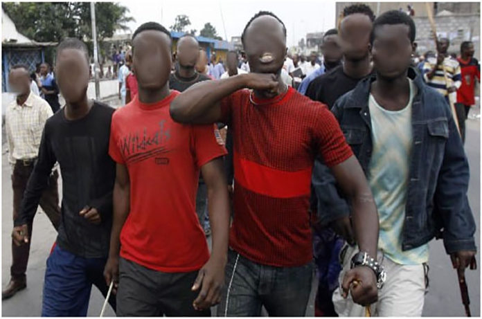 Kinshasa : Deux Groupes De Gangs Et « Leurs Policiers » S’affrontent à ...